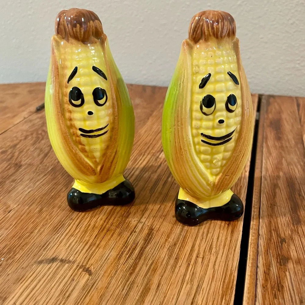 Vintage Corn Cob Salt & Pepper Shakers–Anthropomorphic Mid-Century Kitchen Décor